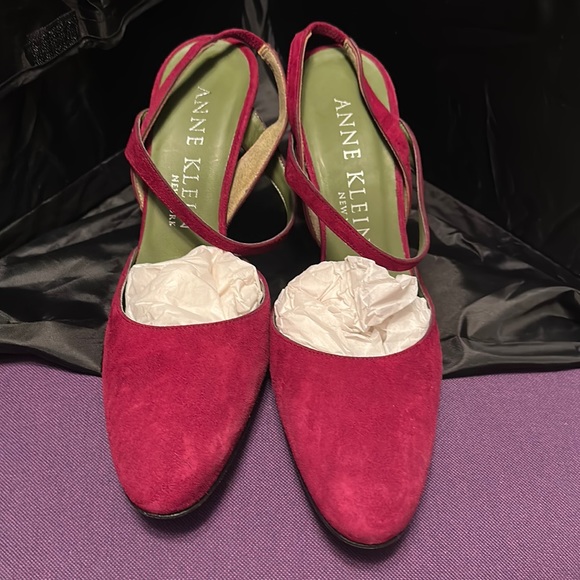Anne Klein red/burgundy heels size 7.5